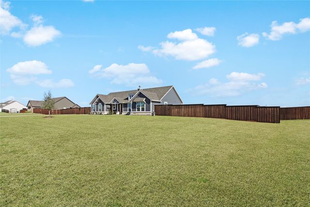 1154 County Road 138, Oak Ridge, TX 75161
