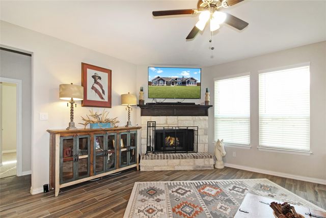 1154 County Road 138, Oak Ridge, TX 75161