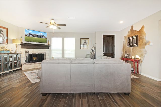 1154 County Road 138, Oak Ridge, TX 75161