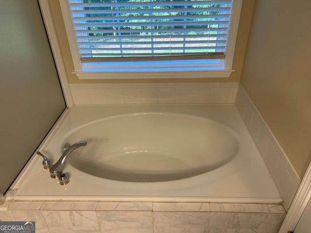 75 Sycamore Way, Sharpsburg, GA 30277