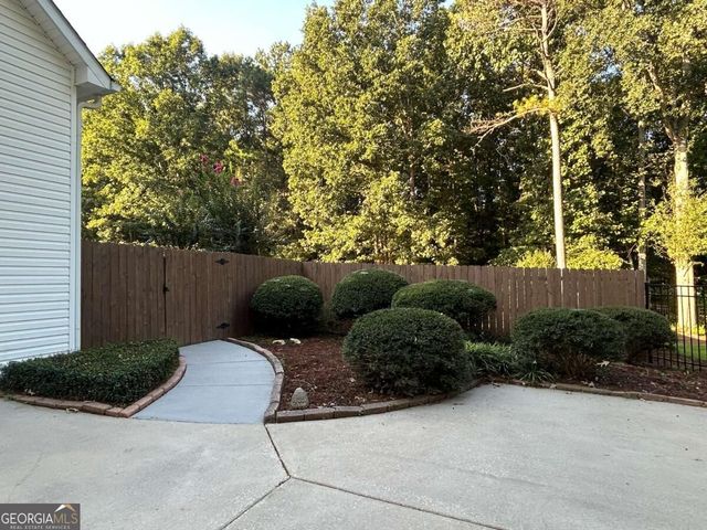 75 Sycamore Way, Sharpsburg, GA 30277