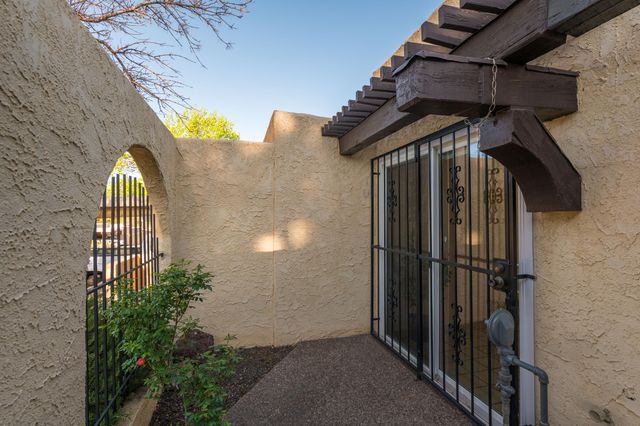 19 Casa Hermosa Drive NE, Albuquerque, NM 87112