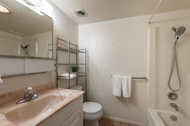 19 Casa Hermosa Drive NE, Albuquerque, NM 87112