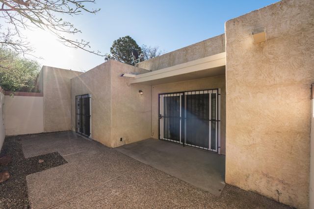 19 Casa Hermosa Drive NE, Albuquerque, NM 87112