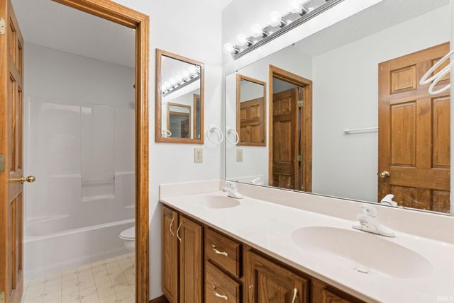 16134 Silver Shadow Lane, Huntertown, IN 46748
