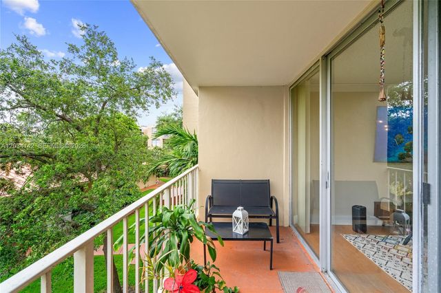 13120 SW 92nd Ave B-313, Miami, FL 33176