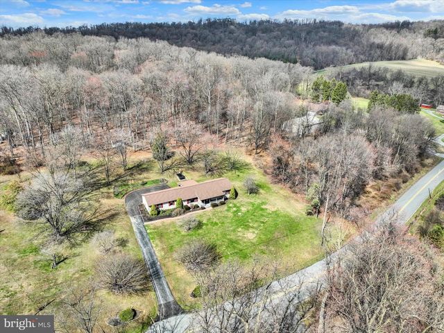 6747 DARK HOLLOW RD, Wrightsville, PA 17368