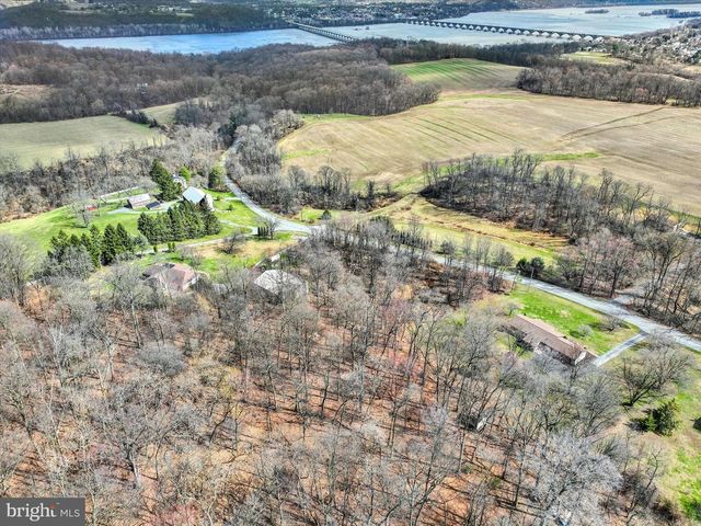 6747 DARK HOLLOW RD, Wrightsville, PA 17368