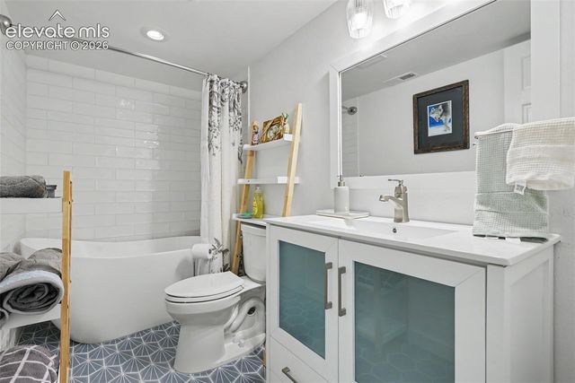 16 Woodbridge Drive, Colorado Springs, CO 80906