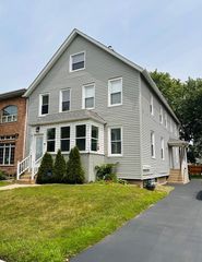 8133 Laramie Avenue 2S, Skokie, IL 60077