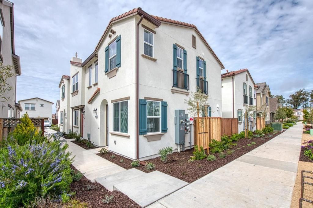 604 Santa Lucia Way D, Marina, CA 93933