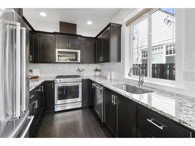 7473 Ne Fremont St, Portland, OR 97213