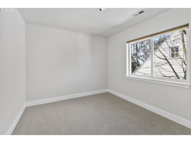 7473 Ne Fremont St, Portland, OR 97213