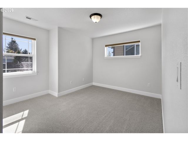 7473 Ne Fremont St, Portland, OR 97213