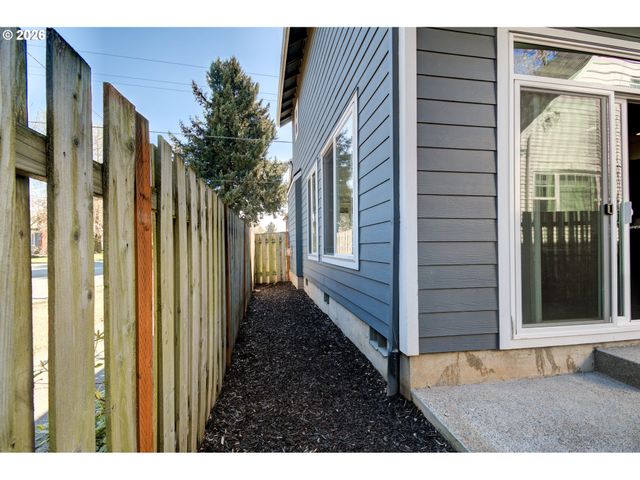 7473 Ne Fremont St, Portland, OR 97213