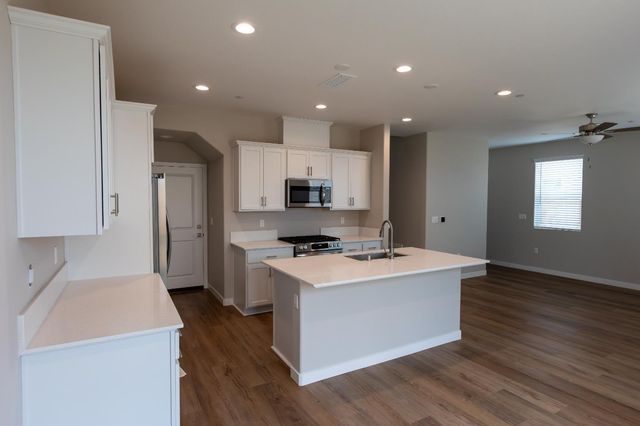 793 Laina Avenue, Madera, CA 93636