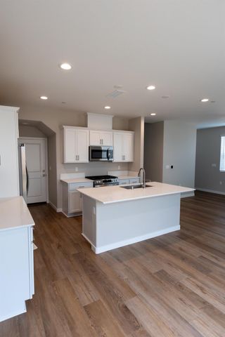 793 Laina Avenue, Madera, CA 93636