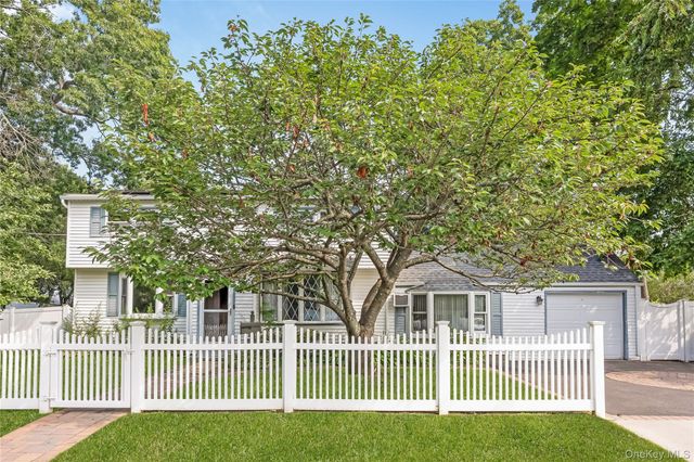 525 Beech Street, North Babylon, NY 11703