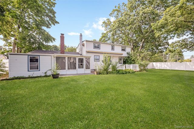 525 Beech Street, North Babylon, NY 11703
