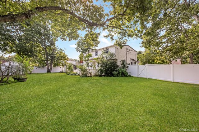 525 Beech Street, North Babylon, NY 11703