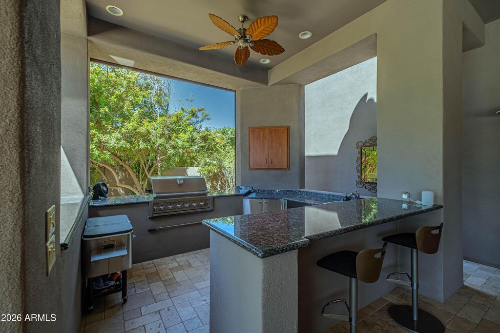 Image 13 of property listing at 6931 E BRONCO Drive, Paradise Valley, AZ 85253