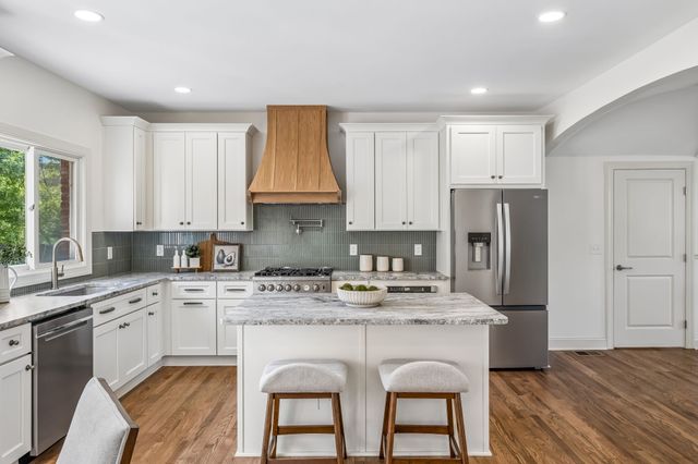 4111 Legend Hall Dr, Nashville, TN 37215