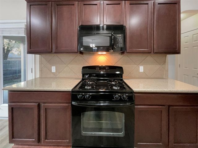 561 Bayou Bend DR, Buda, TX 78610