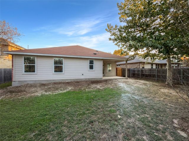 561 Bayou Bend DR, Buda, TX 78610