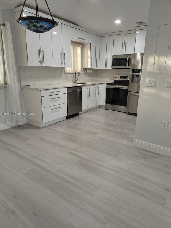 2250 NW 78th Ave 201, Pembroke Pines, FL 33024