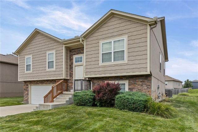 26186 W 141st Court, Olathe, KS 66061