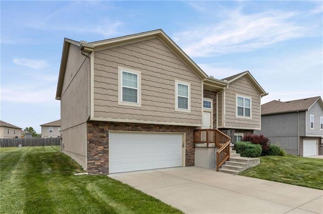 26186 W 141st Court, Olathe, KS 66061
