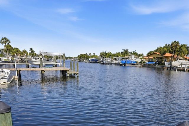 1024 44TH AVENUE NE, St Petersburg, FL 33703