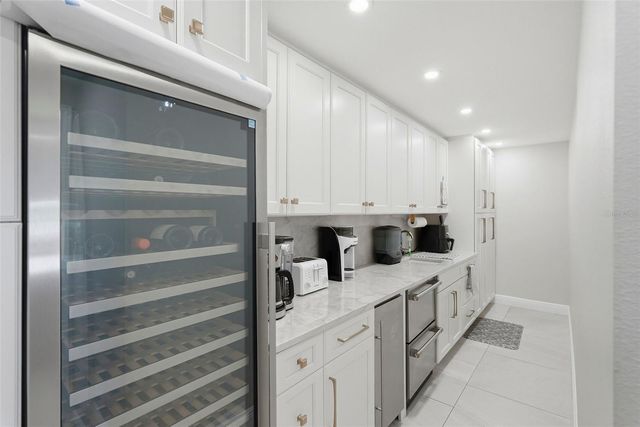 1024 44TH AVENUE NE, St Petersburg, FL 33703