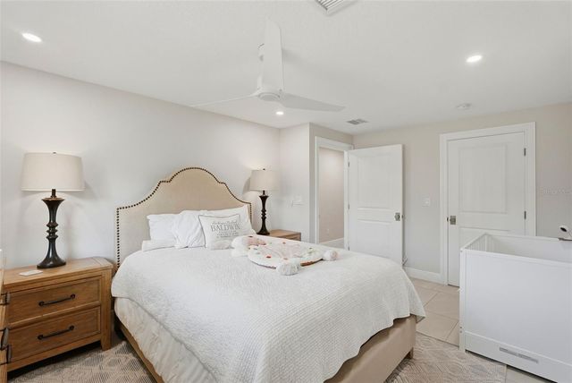 1024 44TH AVENUE NE, St Petersburg, FL 33703