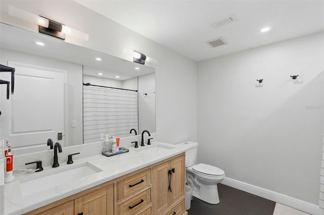 1024 44TH AVENUE NE, St Petersburg, FL 33703
