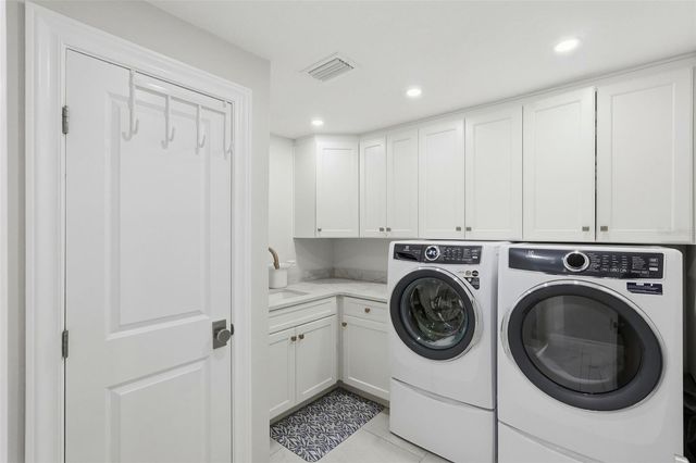1024 44TH AVENUE NE, St Petersburg, FL 33703