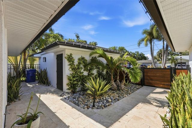 1024 44TH AVENUE NE, St Petersburg, FL 33703