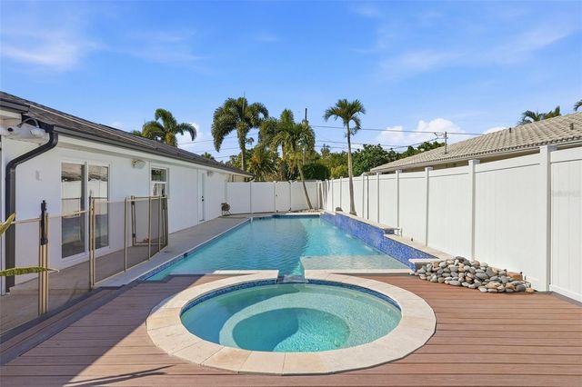 1024 44TH AVENUE NE, St Petersburg, FL 33703