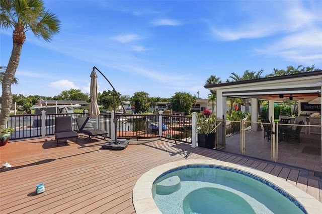 1024 44TH AVENUE NE, St Petersburg, FL 33703