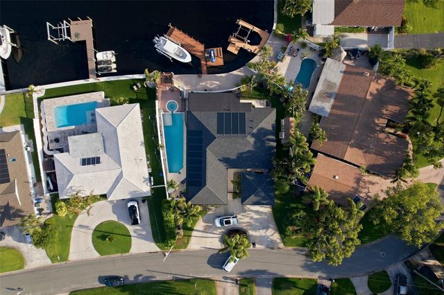 1024 44TH AVENUE NE, St Petersburg, FL 33703