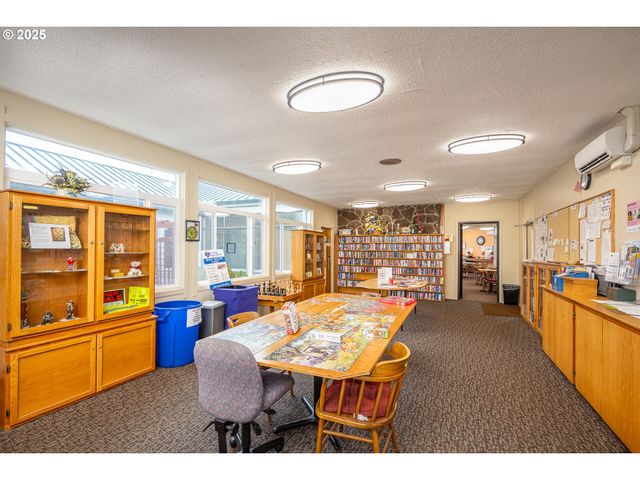 1601 RHODODENDRON Dr 694, Florence, OR 97439