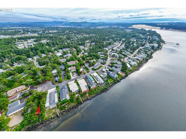 1601 RHODODENDRON Dr 694, Florence, OR 97439