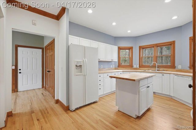 2222 S Hickory Ridge Trail, Milford Charter Township, MI 48380