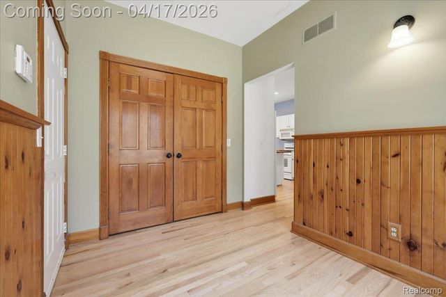 2222 S Hickory Ridge Trail, Milford Charter Township, MI 48380