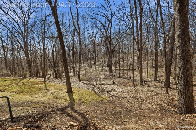 2222 S Hickory Ridge Trail, Milford Charter Township, MI 48380
