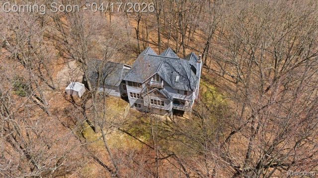 2222 S Hickory Ridge Trail, Milford Charter Township, MI 48380