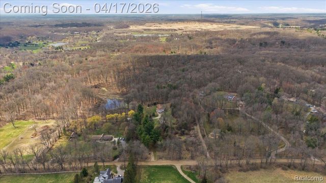 2222 S Hickory Ridge Trail, Milford Charter Township, MI 48380
