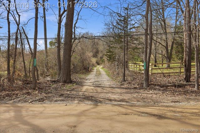 2222 S Hickory Ridge Trail, Milford Charter Township, MI 48380