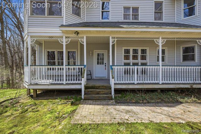 2222 S Hickory Ridge Trail, Milford Charter Township, MI 48380