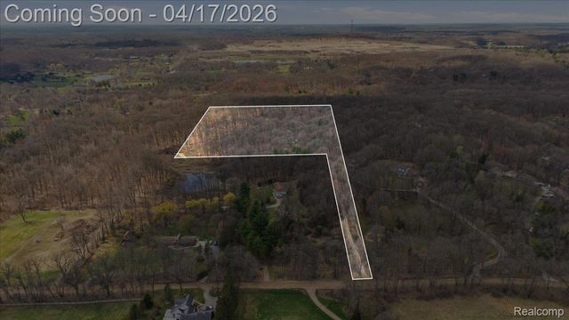 2222 S Hickory Ridge Trail, Milford Charter Township, MI 48380